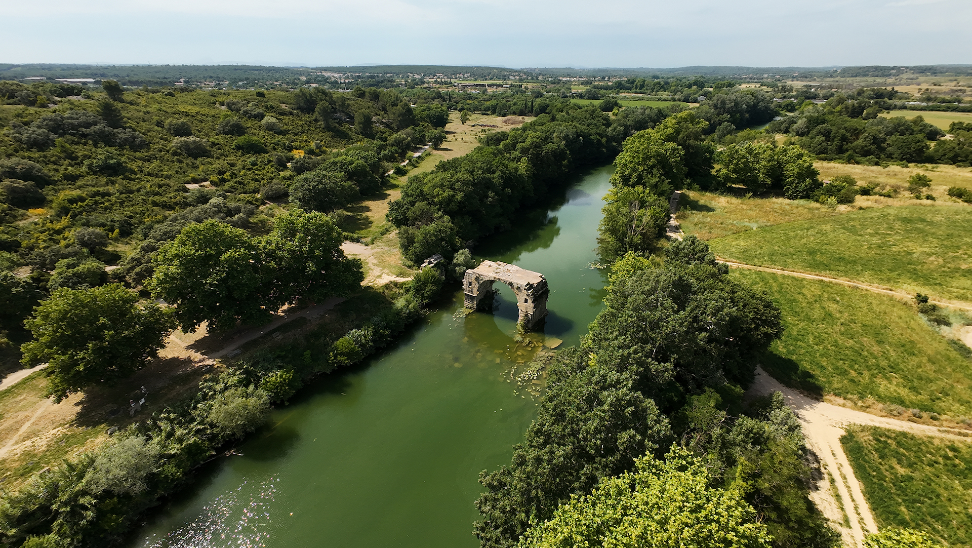 Pont Ambroix ou pont d'Ambrussum dans le Gard vu par drone