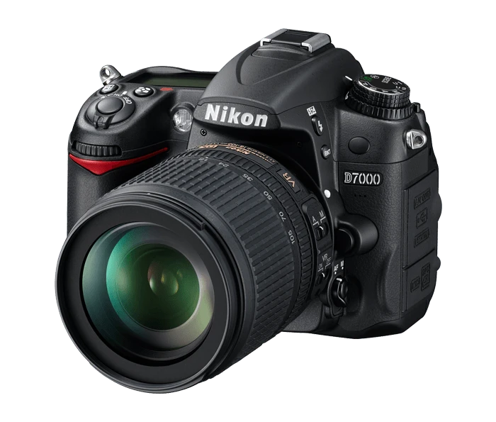 Nikon D7000 boîtier nu, présenté avec un objectif non inclus