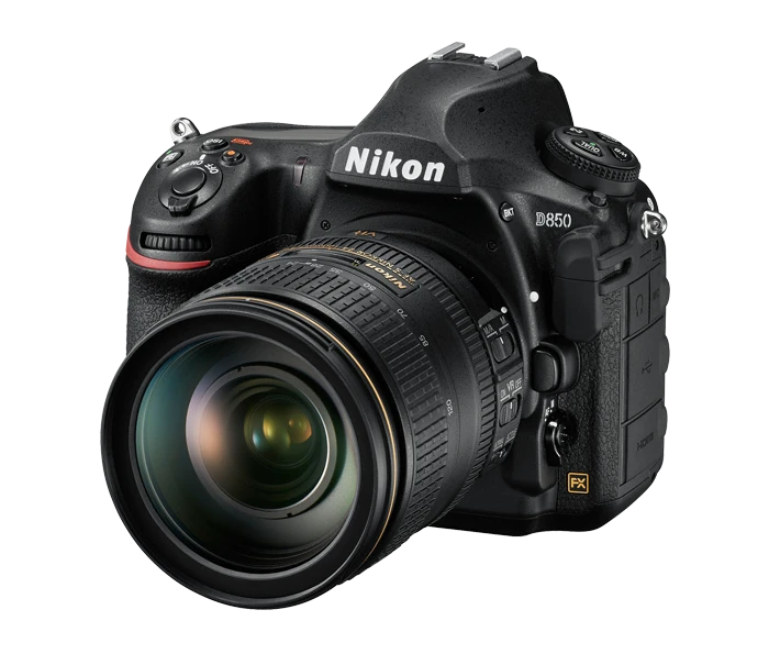 Nikon D850 boîtier nu, présenté avec un objectif non inclus